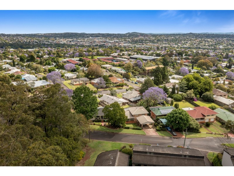 29/2 Benjamin Street, Mount Lofty QLD 4350