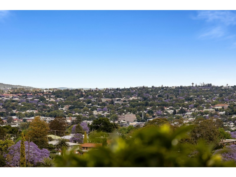 29/2 Benjamin Street, Mount Lofty QLD 4350