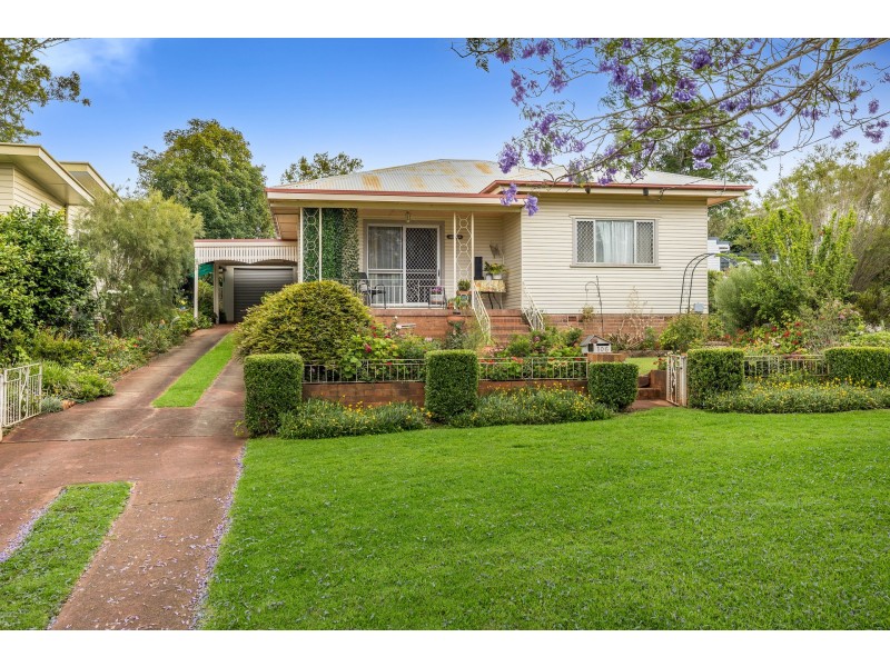 106 Perth Street, South Toowoomba QLD 4350