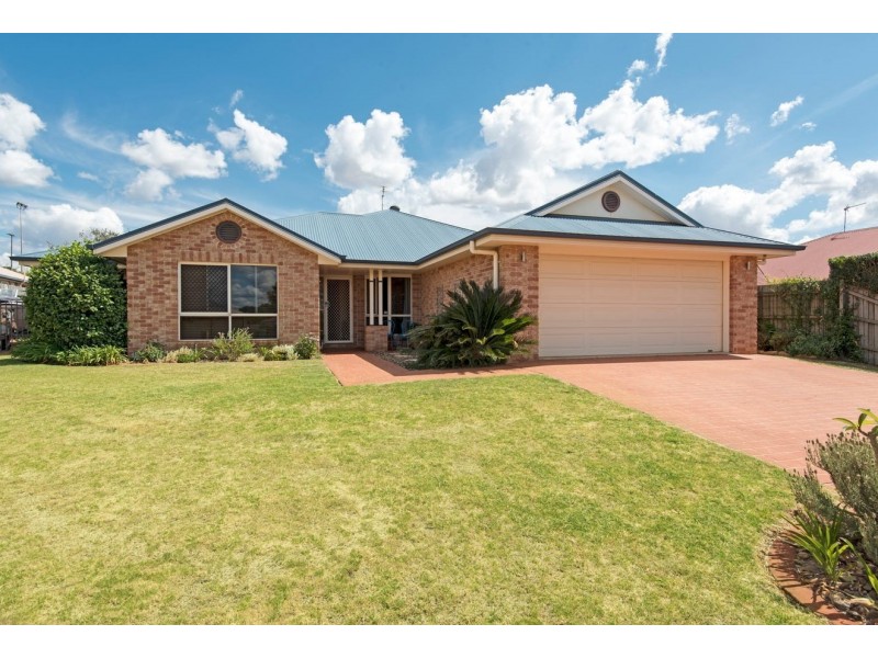 6 Mengel Court, Middle Ridge QLD 4350