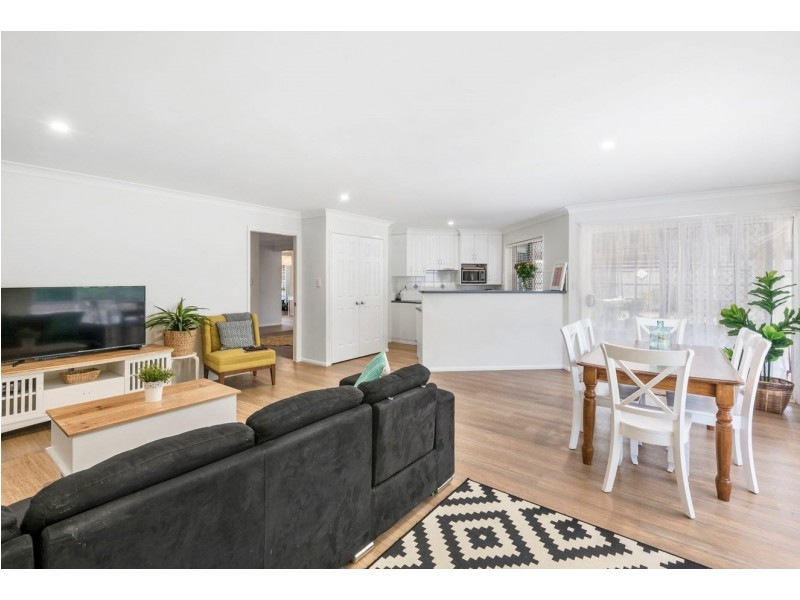 6 Mengel Court, Middle Ridge QLD 4350