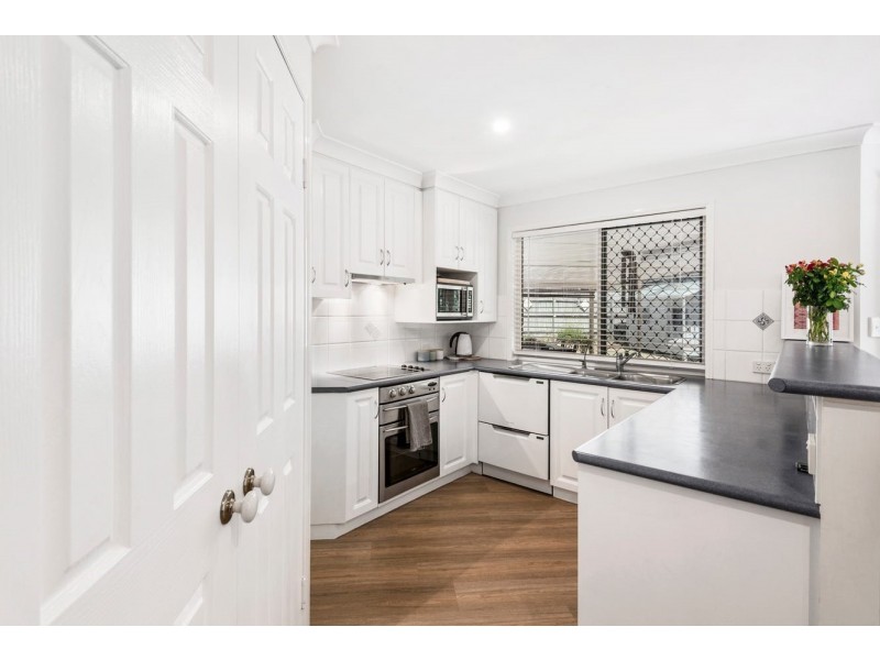 6 Mengel Court, Middle Ridge QLD 4350