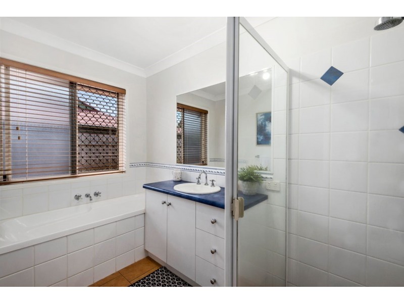 6 Mengel Court, Middle Ridge QLD 4350