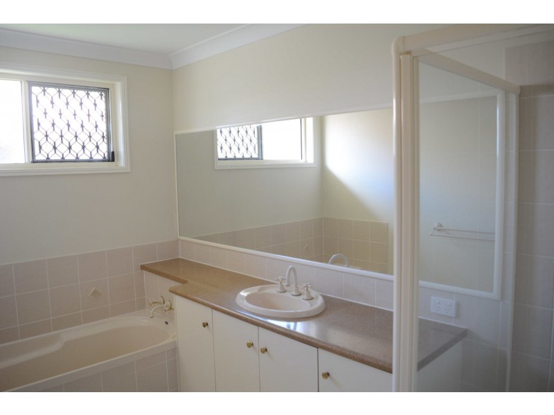 2/42 Gordon Avenue, Newtown QLD 4350