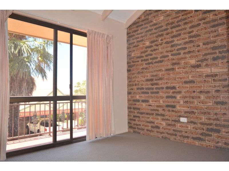 9/367 Margaret Street, Newtown QLD 4350