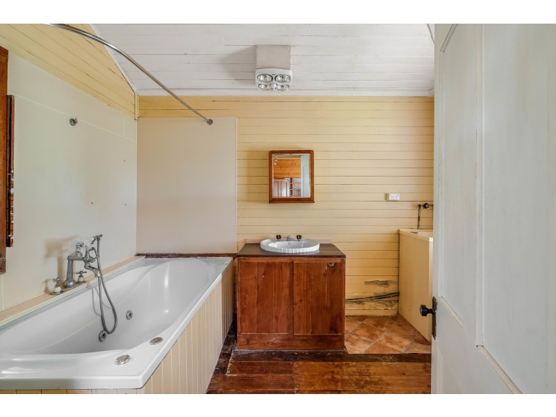 61 Hogg Street, Cranley QLD 4350