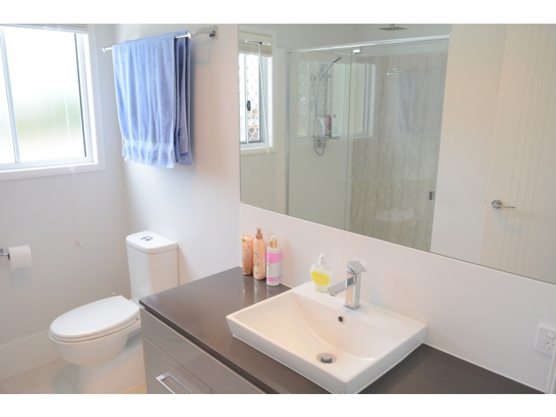 2/15 Henry Street, Mount Lofty QLD 4350