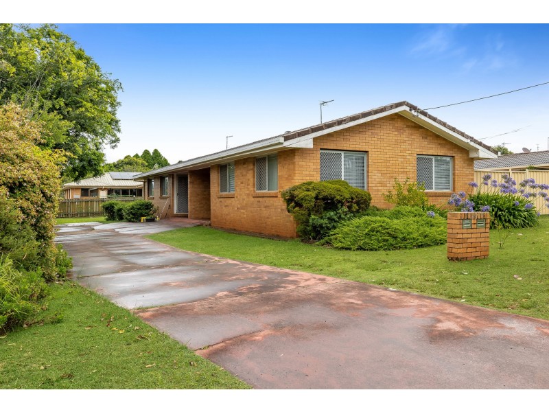 1 & 2/24 Knockator Crescent, Centenary Heights QLD 4350