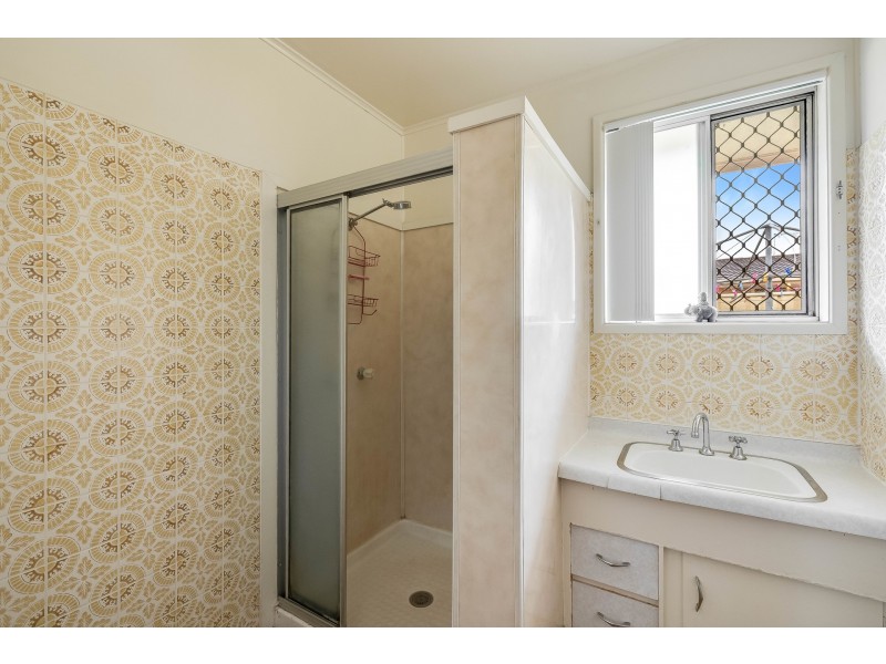 1 & 2/24 Knockator Crescent, Centenary Heights QLD 4350