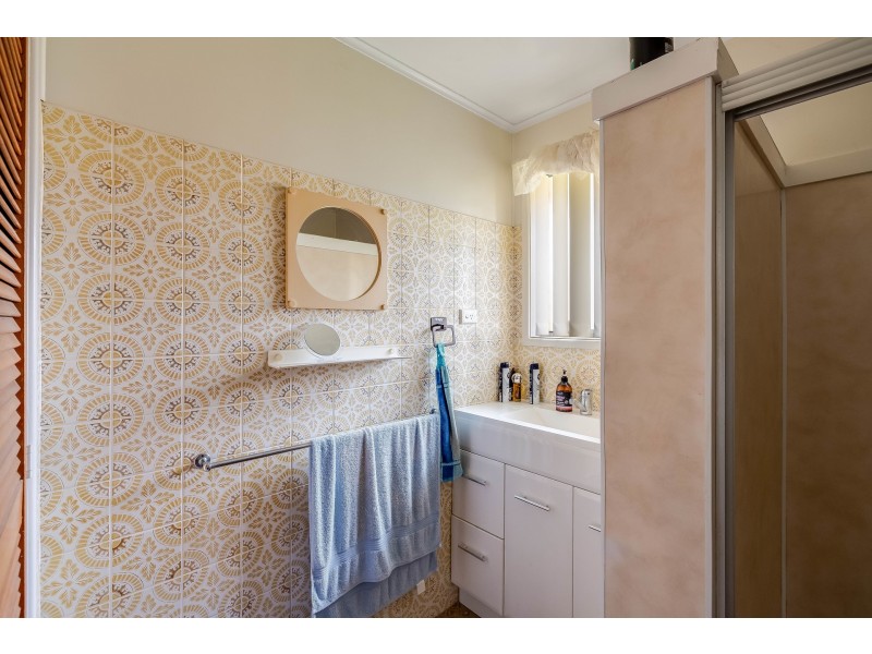 1 & 2/24 Knockator Crescent, Centenary Heights QLD 4350