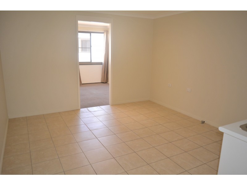 2/311 Bridge Street, Newtown QLD 4350