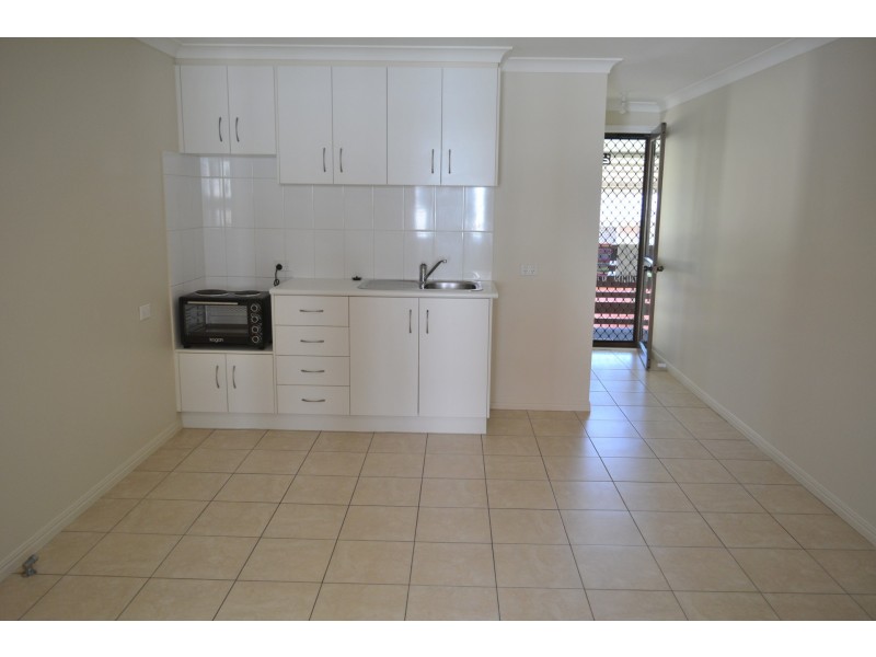 2/311 Bridge Street, Newtown QLD 4350