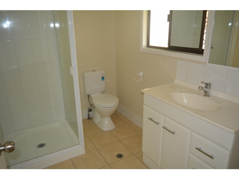 2/311 Bridge Street, Newtown QLD 4350