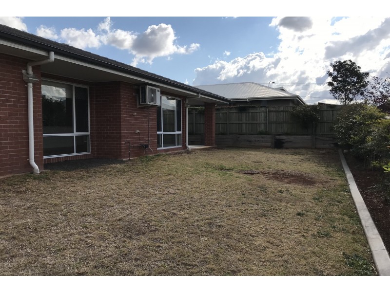 19 Pugh Street, Middle Ridge QLD 4350