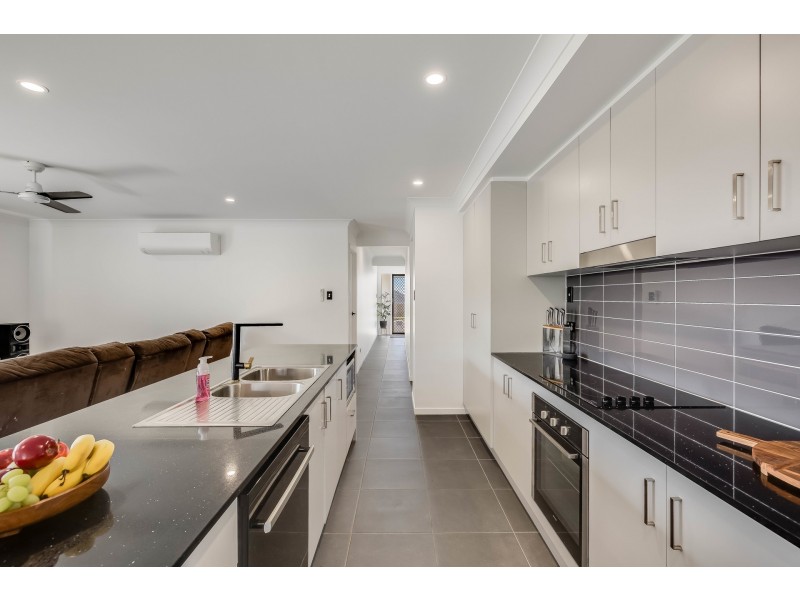 6 Latsky Drive, Cotswold Hills QLD 4350