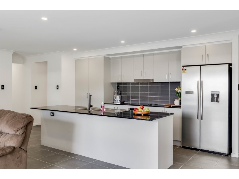 6 Latsky Drive, Cotswold Hills QLD 4350