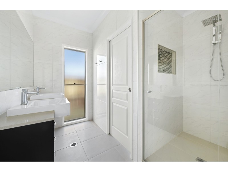 10 MacGregor Avenue, Highfields QLD 4352