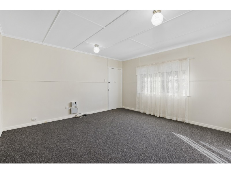 4 Murray Street, Mount Lofty QLD 4350