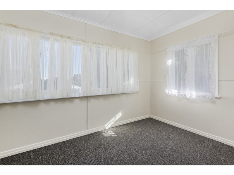 4 Murray Street, Mount Lofty QLD 4350