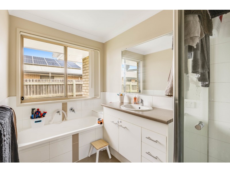 17 Paperbark Drive, Glenvale QLD 4350