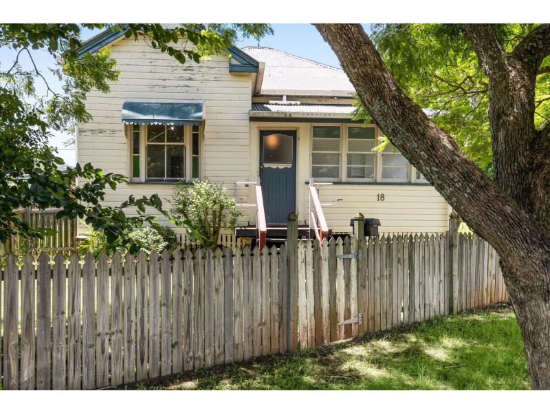 18 Link Street, North Toowoomba QLD 4350