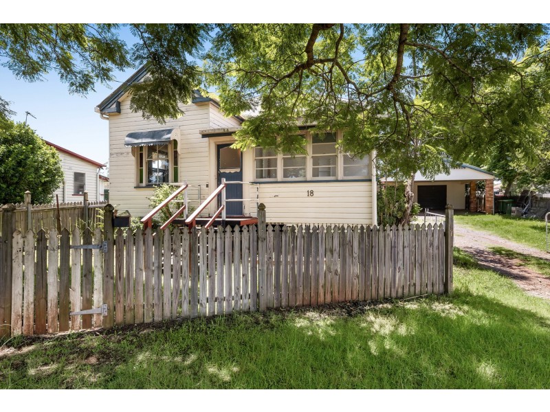 18 Link Street, North Toowoomba QLD 4350