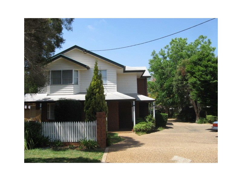 4/8 Bruce Street, East Toowoomba QLD 4350