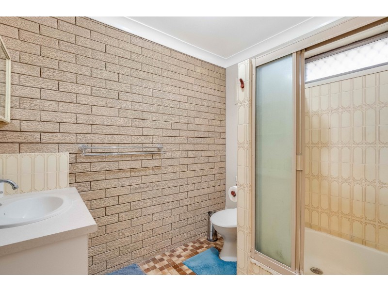 2A Burton Street, Harristown QLD 4350