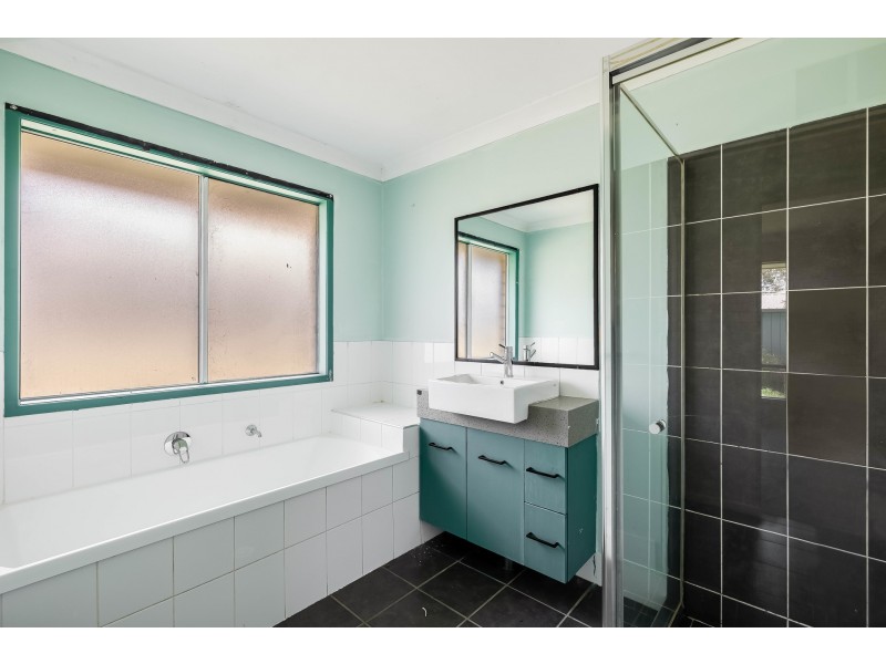 2 Alpine Court, Cranley QLD 4350