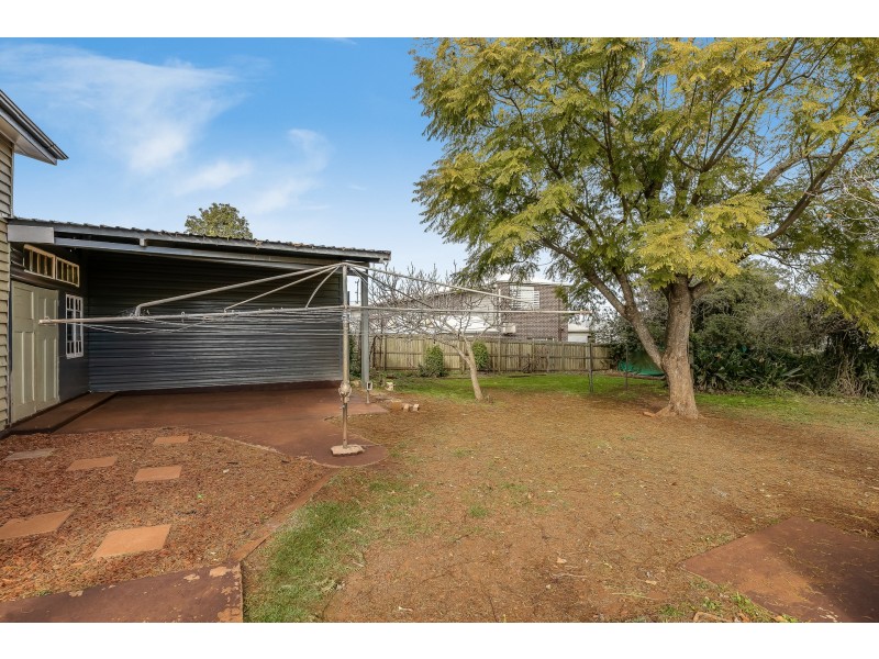 31 Mcintyre Street, Centenary Heights QLD 4350