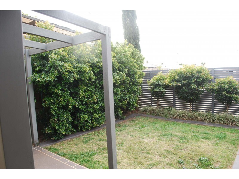 2/14 Sunning Street, Kearneys Spring QLD 4350