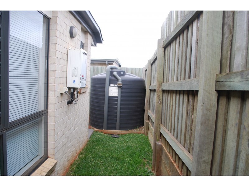 2/14 Sunning Street, Kearneys Spring QLD 4350