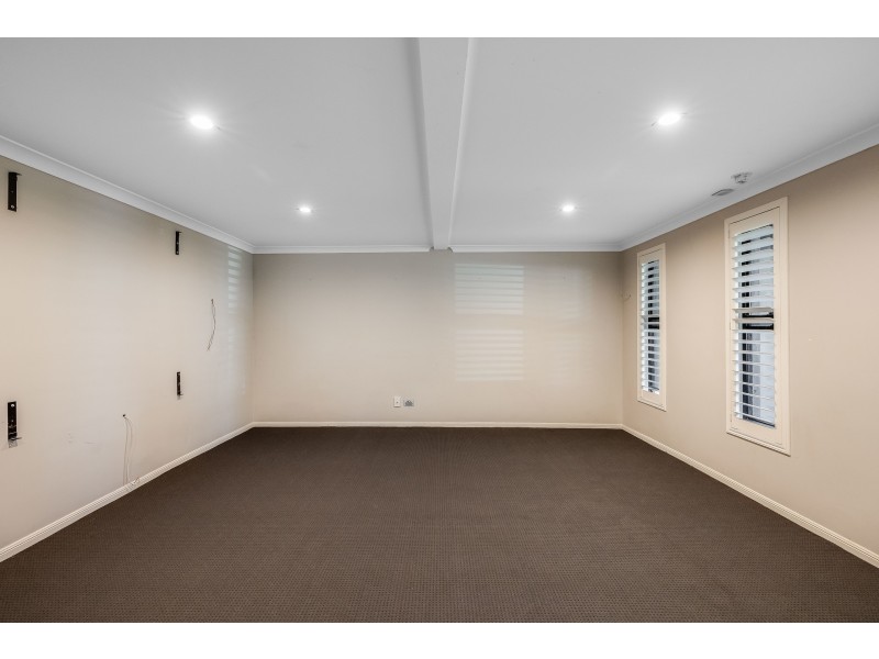 5 Barrymount Crescent, Mount Lofty QLD 4350