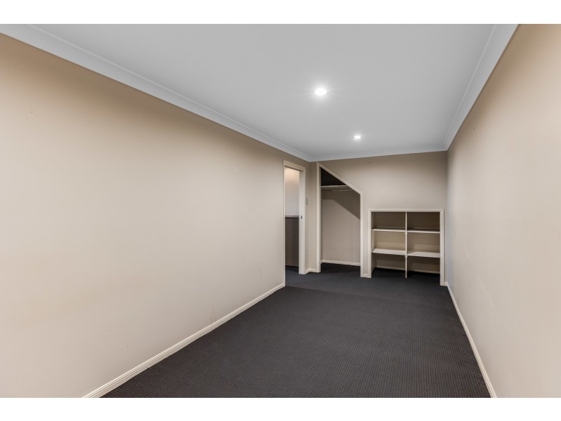 5 Barrymount Crescent, Mount Lofty QLD 4350