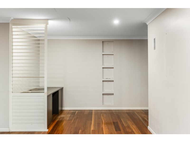 5 Barrymount Crescent, Mount Lofty QLD 4350