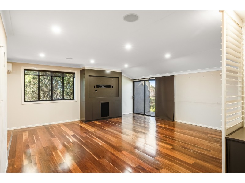 5 Barrymount Crescent, Mount Lofty QLD 4350