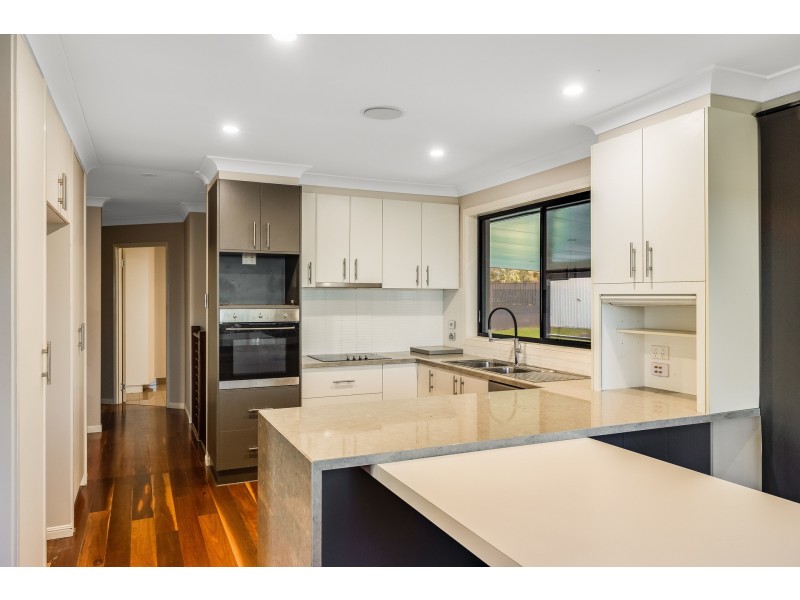 5 Barrymount Crescent, Mount Lofty QLD 4350