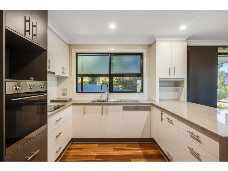 5 Barrymount Crescent, Mount Lofty QLD 4350