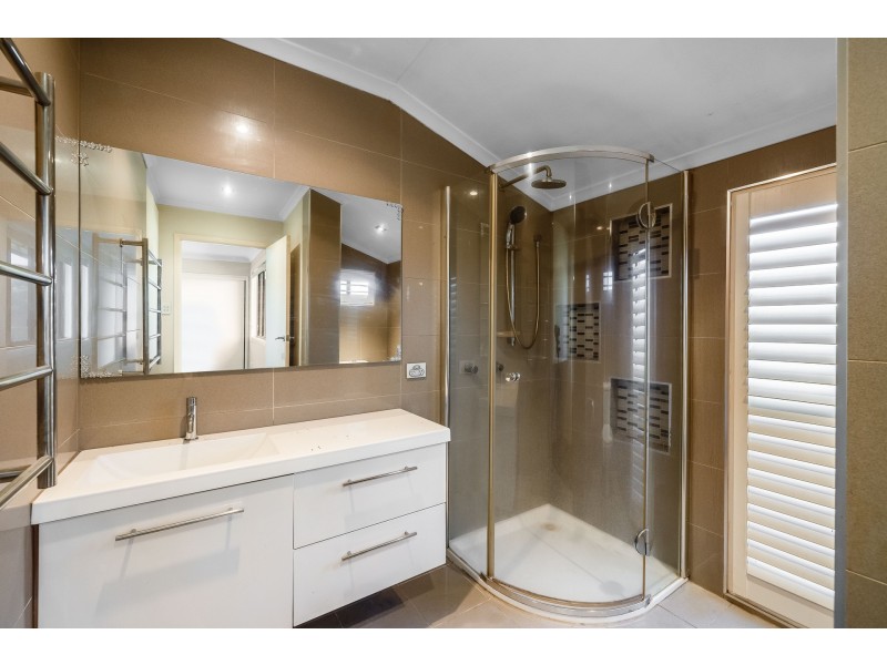 5 Barrymount Crescent, Mount Lofty QLD 4350