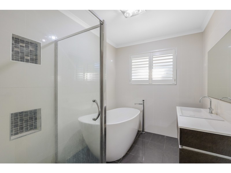 5 Barrymount Crescent, Mount Lofty QLD 4350