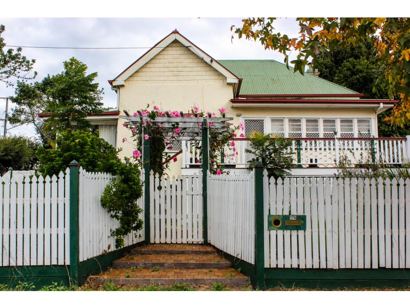 176 Jellicoe Street, Newtown QLD 4350