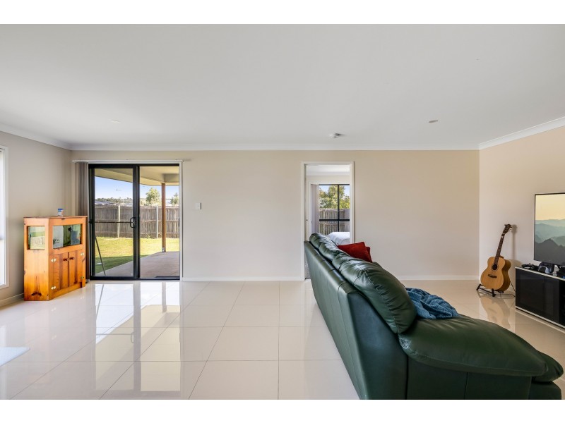 11 Wongalee Place, Cambooya QLD 4358