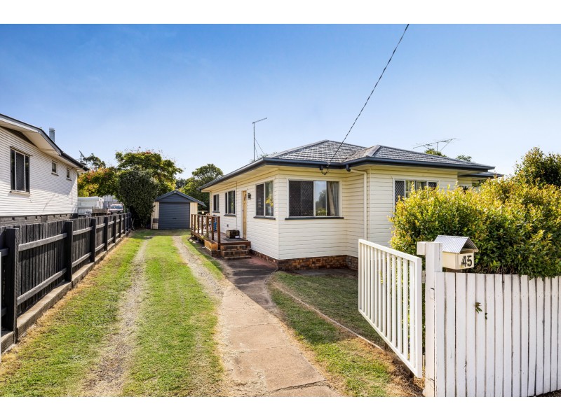 45 Hillview Avenue, Newtown QLD 4350