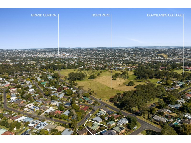 3 Garvey Street, Mount Lofty QLD 4350