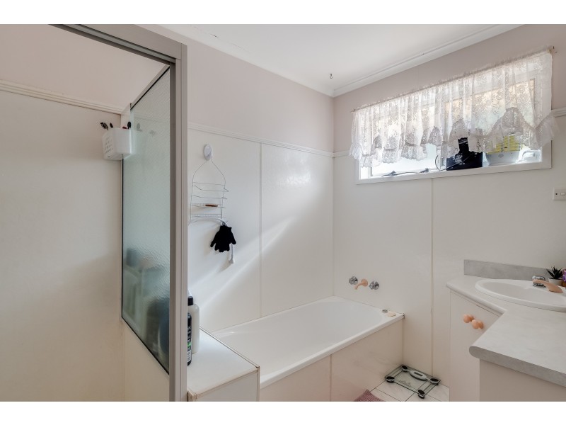 3 Garvey Street, Mount Lofty QLD 4350