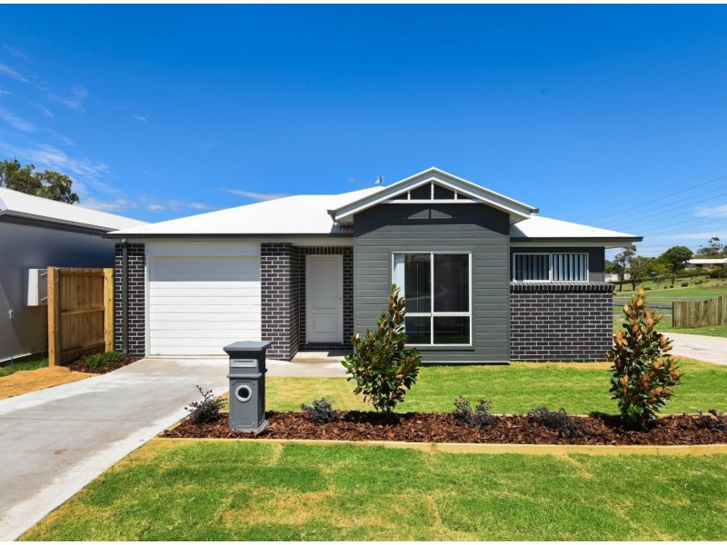 8 Orchard Lane, Glenvale QLD 4350