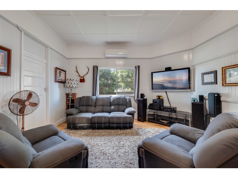 92 Anzac Avenue, Newtown QLD 4350