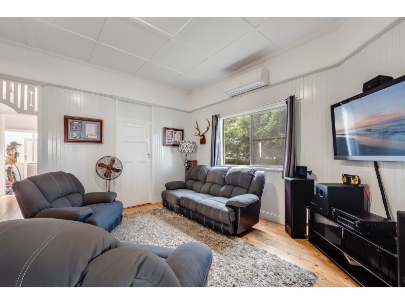 92 Anzac Avenue, Newtown QLD 4350