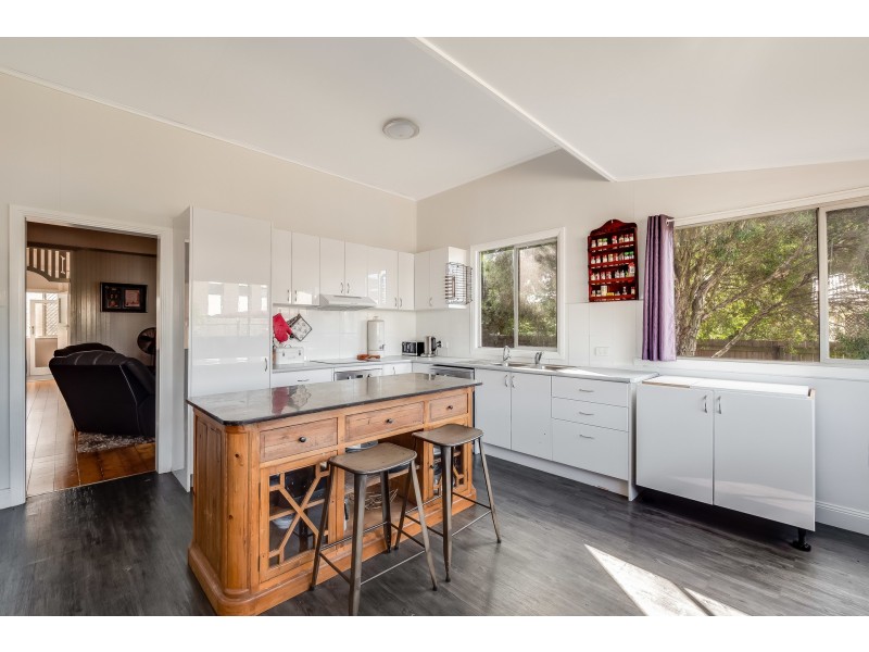 92 Anzac Avenue, Newtown QLD 4350