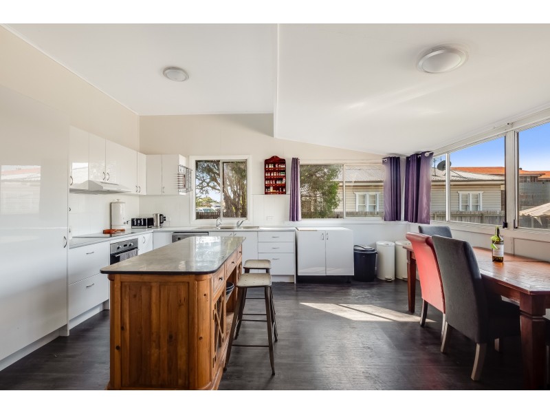 92 Anzac Avenue, Newtown QLD 4350